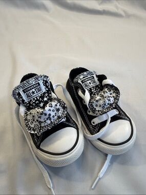Converse - Chuck Taylor All Star low tops - Size 6